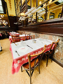 Atmosphère du Restaurant français Bouillon Chartier Grands Boulevards à Paris - n°12