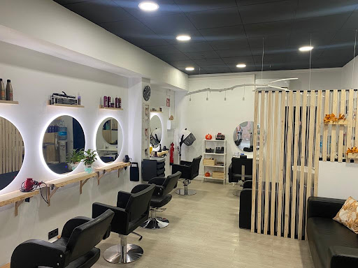 ESSÈNCIA PERRUQUERS (Peluquería salón de Belleza) en Barberà del Vallès, Barcelona