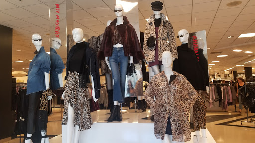 Shopping Mall «Westfield Fashion Square», reviews and photos, 14006 Riverside Dr, Sherman Oaks, CA 91423, USA