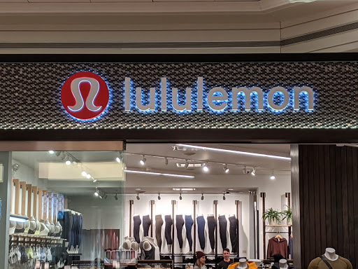 Hair Salon «Mario Tricoci Hair Salon & Day Spa», reviews and photos, 900 N Michigan Ave, Chicago, IL 60611, USA