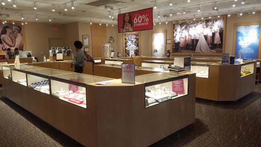 Jewelry Store «Kay Jewelers Outlet», reviews and photos, 6800 Oxon Hill Rd #890, Oxon Hill, MD 20745, USA