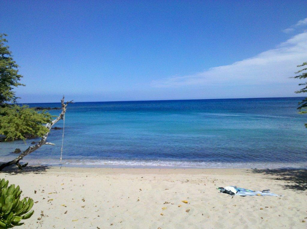Foto di Waialea Beach con una superficie del acqua turchese