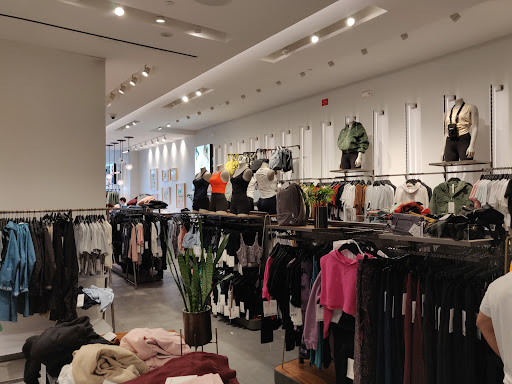 Sportswear Store «lululemon», reviews and photos, 622 Oakbrook Center, Oak Brook, IL 60523, USA