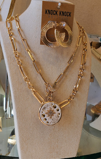 Jewelry Store «Knock Knock Boutique», reviews and photos, 110 W Chocolate Ave, Hershey, PA 17033, USA