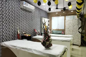 Touch and glow beauty parlour image