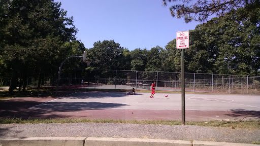 Memorial Park «Captain Stephen Olney Memorial Park», reviews and photos, Smithfield Rd, North Providence, RI 02904, USA