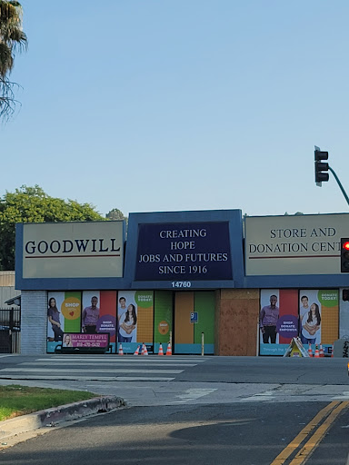 Thrift Store «Goodwill - Sherman Oaks», reviews and photos, 14760 Ventura Blvd, Sherman Oaks, CA 91403, USA