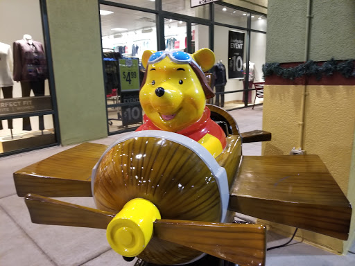 Shopping Mall «Johnson Creek Premium Outlets», reviews and photos, 575 Linmar Ln, Johnson Creek, WI 53038, USA