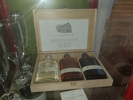 Liquor Store «Olivino Wines Bed-Stuy», reviews and photos, 426 Marcus Garvey Blvd, Brooklyn, NY 11216, USA