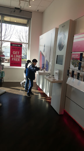 Cell Phone Store «T-Mobile», reviews and photos, 1516 SW Roxbury St a, Seattle, WA 98106, USA