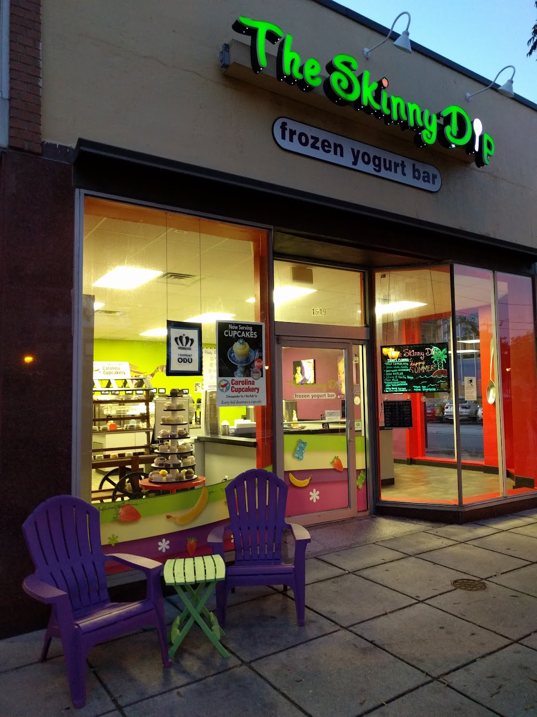 The Skinny Dip Frozen Yogurt Bar @ Ghent