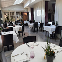 Atmosphère du Le Saint-Jacques - restaurant & traiteur à Romilly sur aigre - n°1