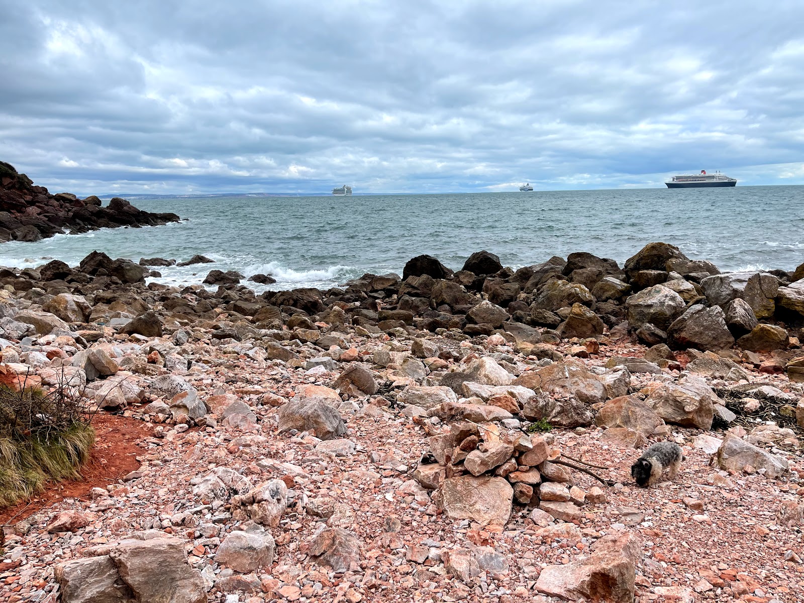 Crab beach'in fotoğrafı birden fazla küçük koy ile birlikte