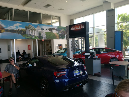 Toyota Dealer «Hanlees Davis Toyota», reviews and photos, 4202 Chiles Rd, Davis, CA 95616, USA
