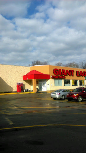Supermarket «Giant Eagle Supermarket», reviews and photos, 1300 Country Club Rd, Monongahela, PA 15063, USA