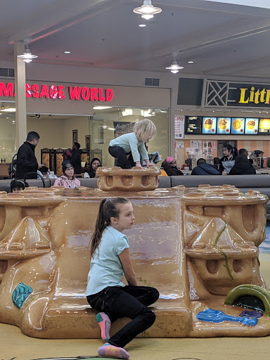 Shopping Mall «The Lakes Mall», reviews and photos, 5600 Harvey St, Muskegon, MI 49444, USA