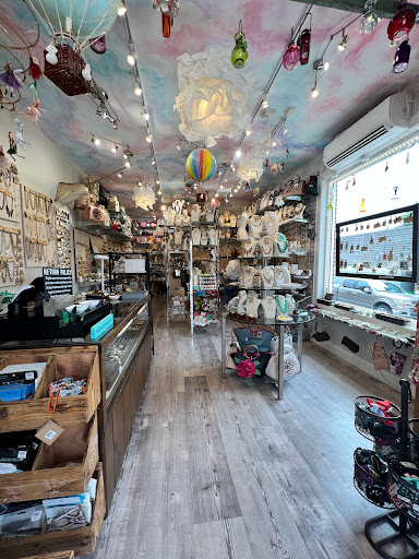 Jewelry Store «Knock Knock Boutique», reviews and photos, 110 W Chocolate Ave, Hershey, PA 17033, USA