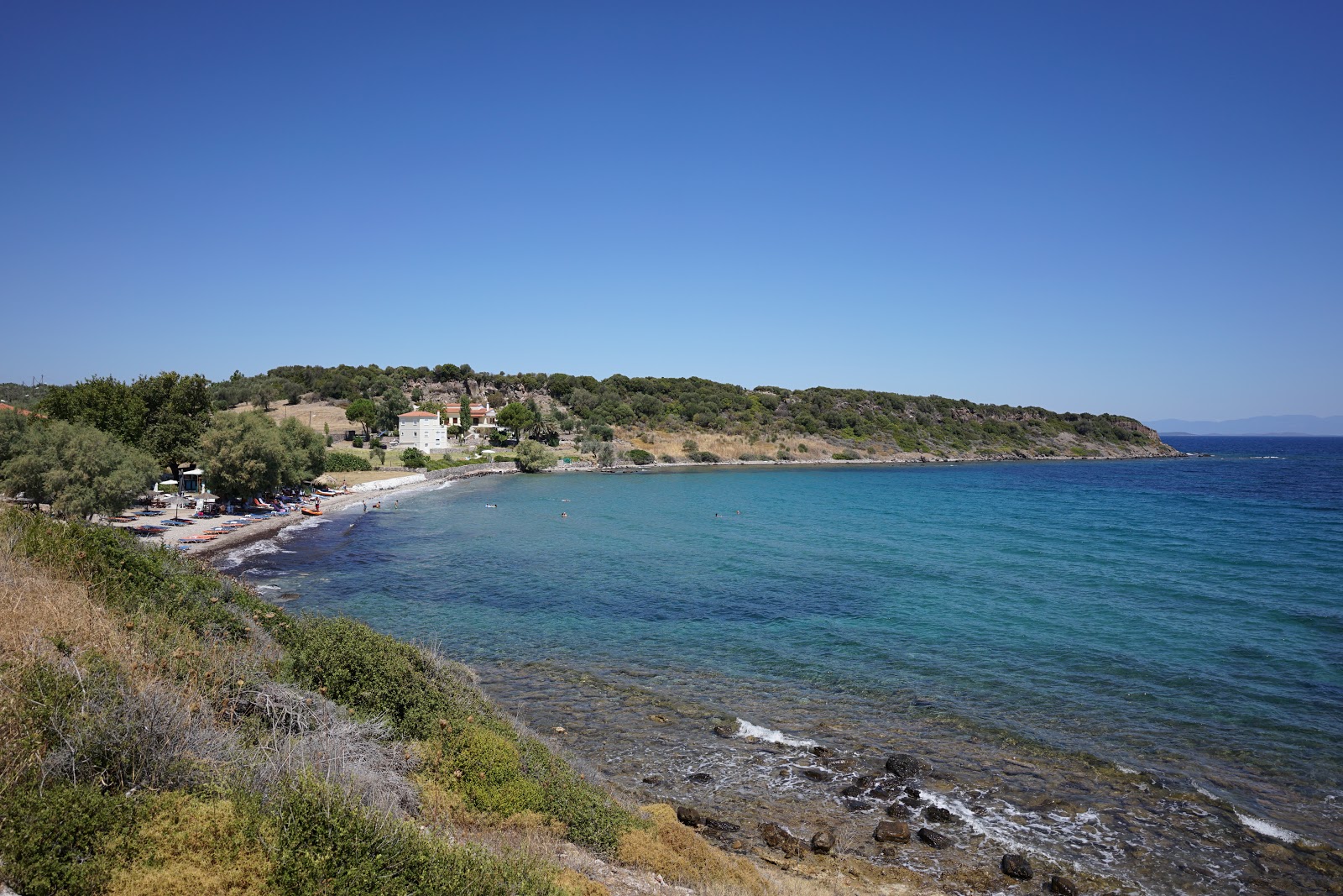 Foto af Petalidi Strand med let sand og småsten overflade