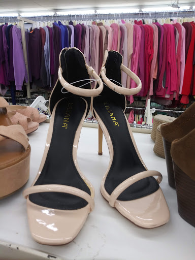 Thrift Store «Village Discount Outlet», reviews and photos, 3500 Cleveland Ave, Columbus, OH 43224, USA