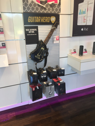 Cell Phone Store «T-Mobile», reviews and photos, 295 S Pompano Pkwy, Pompano Beach, FL 33069, USA