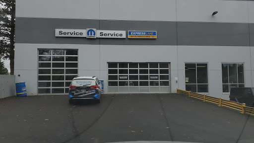 Jeep Dealer «Findlay Chrysler Jeep Dodge RAM INDOOR Dealership», reviews and photos, 25600 SW Parkway Center Dr, Wilsonville, OR 97070, USA