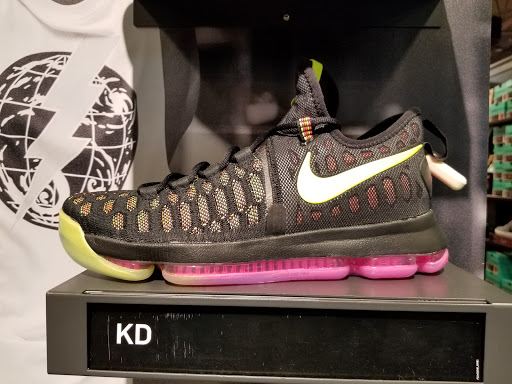 Sporting Goods Store «Nike Factory Store», reviews and photos, 1500 SE East Devils Lake Rd #105, Lincoln City, OR 97367, USA