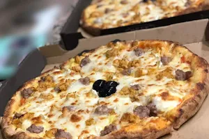 Vulcano pizza image