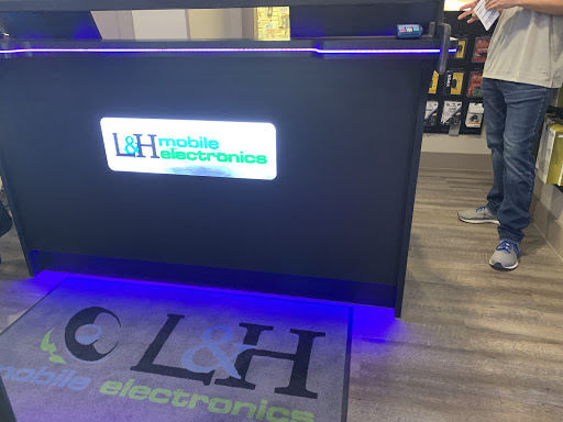 Car Alarm Supplier «L & H Mobile Electronics», reviews and photos, 1818 S Kansas Ave, Topeka, KS 66612, USA