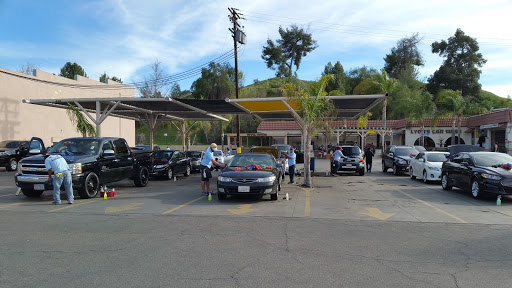 Lyons Auto Spa & Quick Lube en Newhall