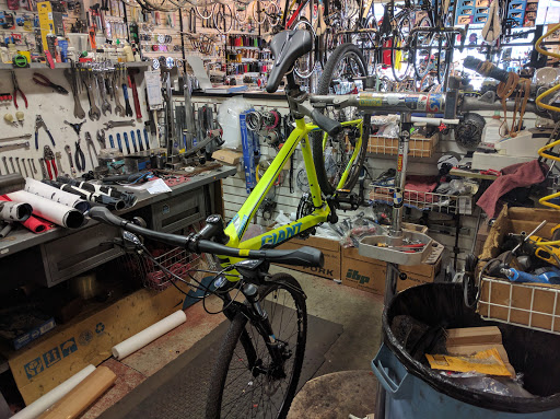 Bicycle Store «Gresham Bicycle Center», reviews and photos, 567 NE 8th St, Gresham, OR 97030, USA