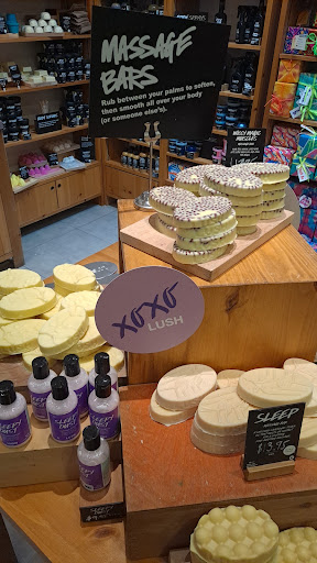 Cosmetics Store «Lush», reviews and photos, 10 Rosedale Shopping Center, Roseville, MN 55113, USA