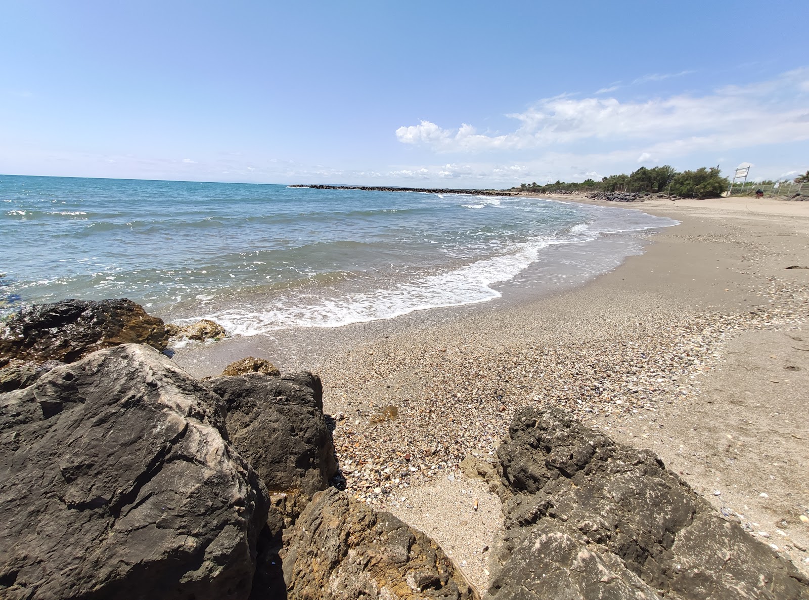 Fotografija Plaža Vias z prostorni večplastni zalivi