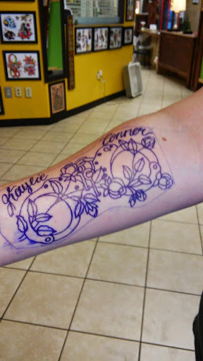 Body Piercing Shop «Downtown Tattoo», reviews and photos, 3575 Maple Ave, Zanesville, OH 43701, USA