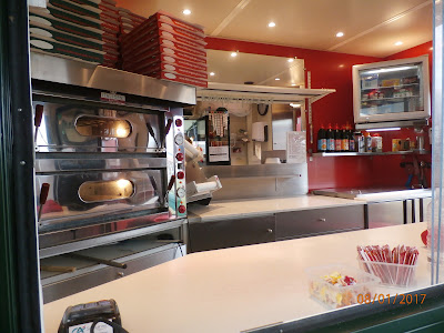Le Kiosque à Pizzas Lesneven et son distributeur 24/24h à Lesneven