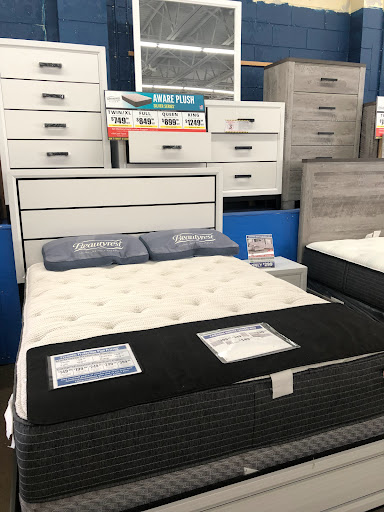 Furniture Store «American Freight Furniture and Mattress», reviews and photos, 3804 S 27th St, Milwaukee, WI 53221, USA