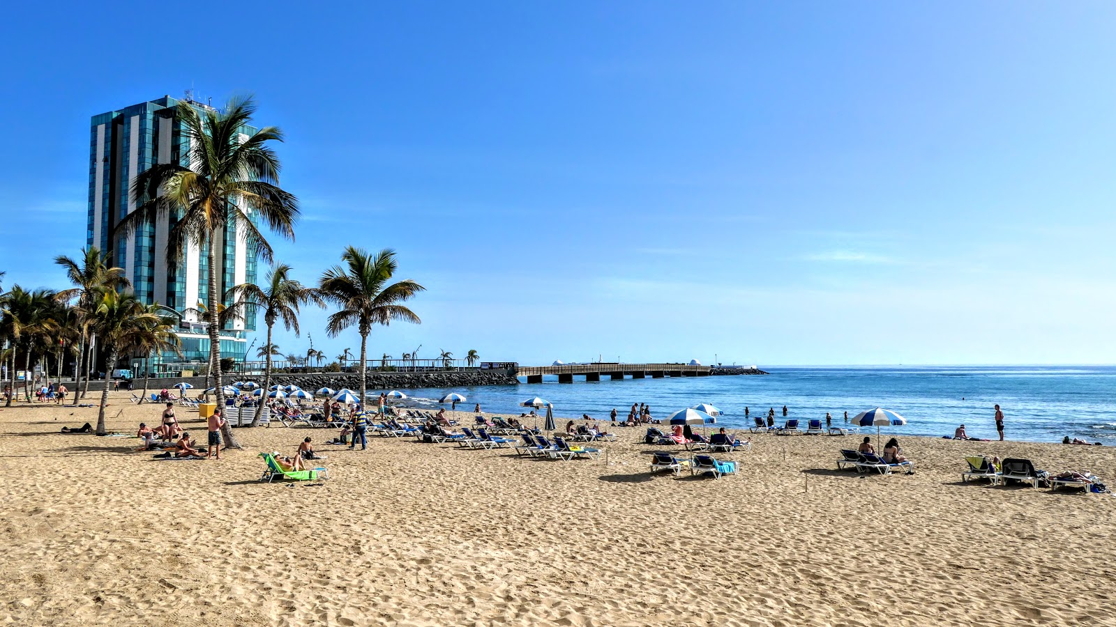 Photo de Plage Reducto avec sable lumineux de surface