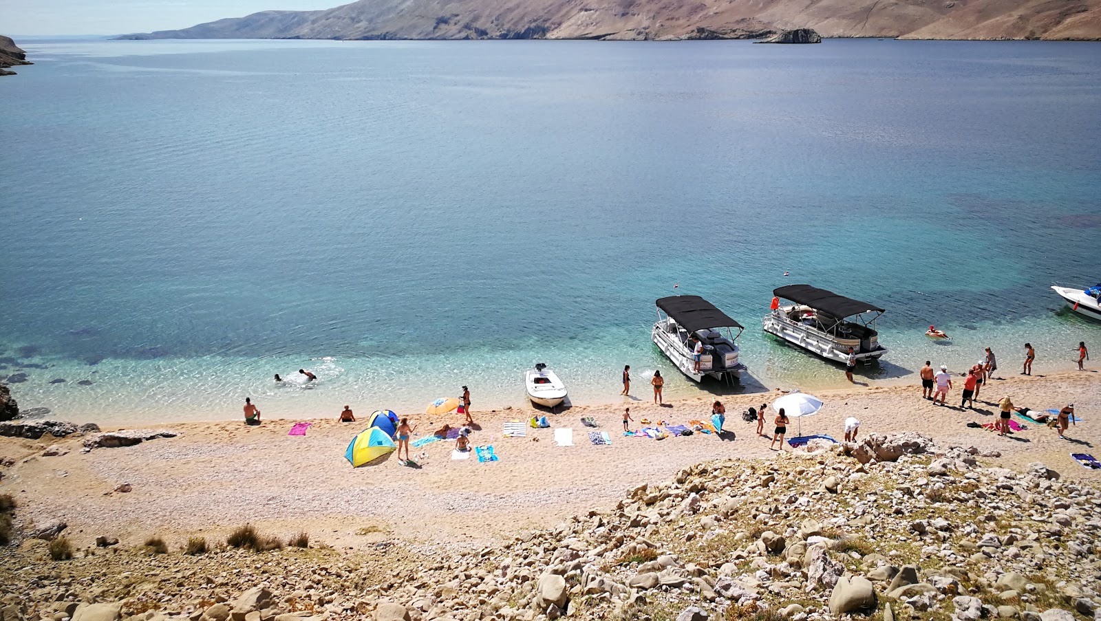 Foto von Malin beach mit kleine, beiger kiesel Oberfläche