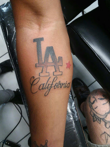 Tattoo Shop «Island Tattoo & Piercings», reviews and photos, 6600 Manatee Ave W, Bradenton, FL 34209, USA