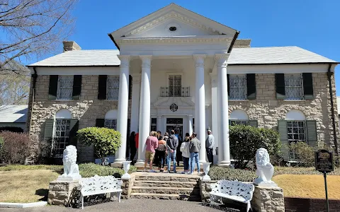 Graceland Mansion image