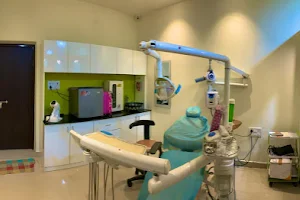 Apple Dental Clinic image