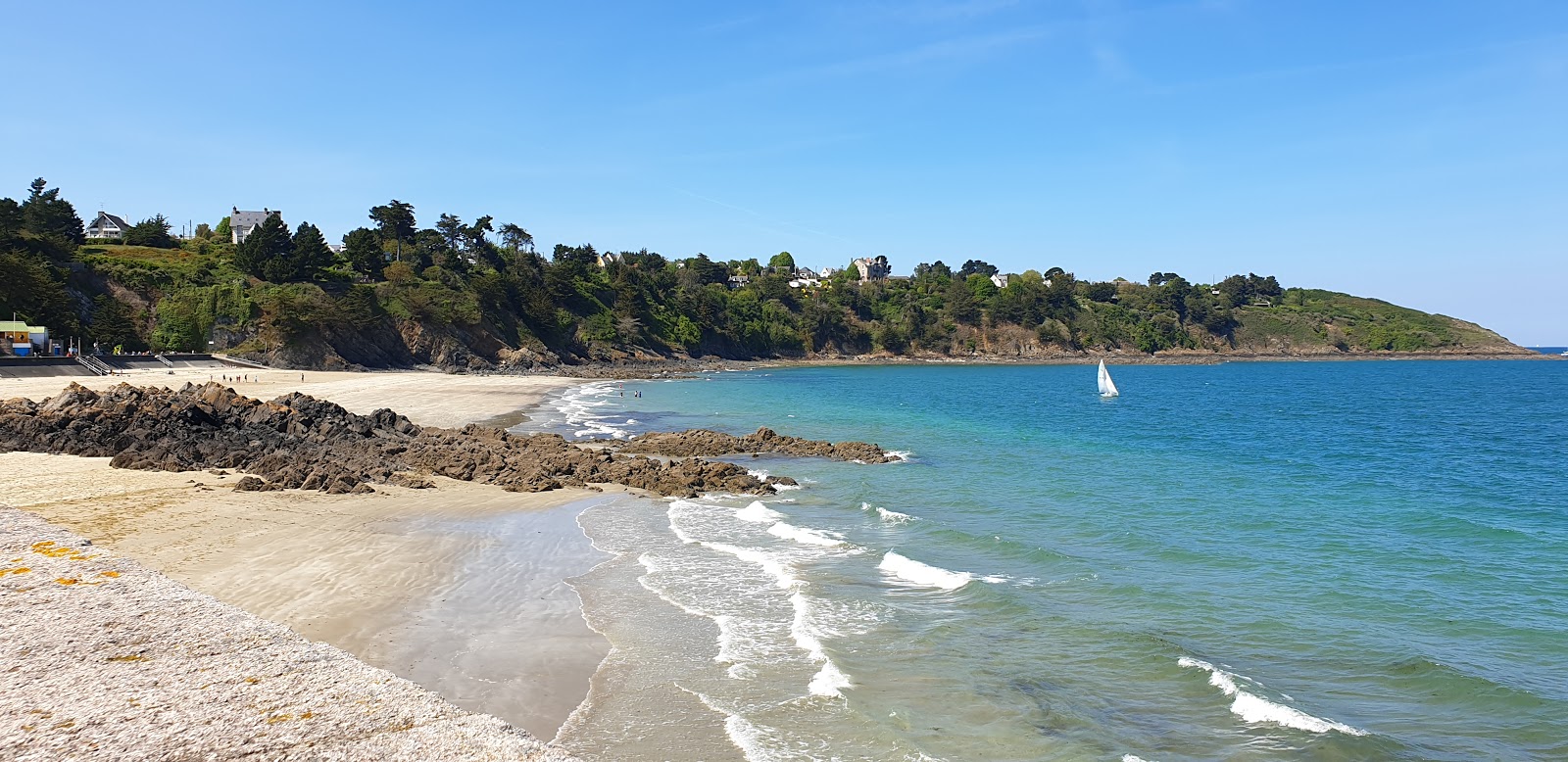 Foto von Plage de L'avant-Port mit beiger sand Oberfläche