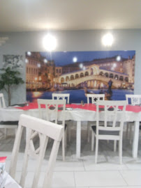 Atmosphère du Restaurant italien Restaurante Pizzeria Mezzalunamikro à Montalieu-Vercieu - n°3