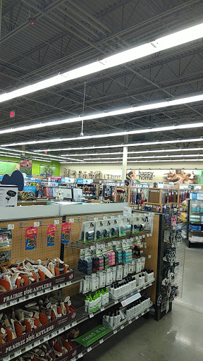 Pet Supply Store «Petco Animal Supplies», reviews and photos, 2005 W 8 Mile Rd, Detroit, MI 48203, USA