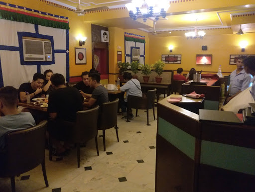 आस-पास के आकर्षक रेस्टोरेंट दिल्ली
