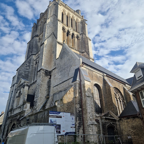 Église catholique Saint-Denis à Saint-Omer à Saint-Omer