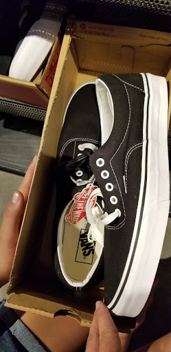 Shoe Store «Vans», reviews and photos, 13000 Folsom Blvd #403, Folsom, CA 95630, USA