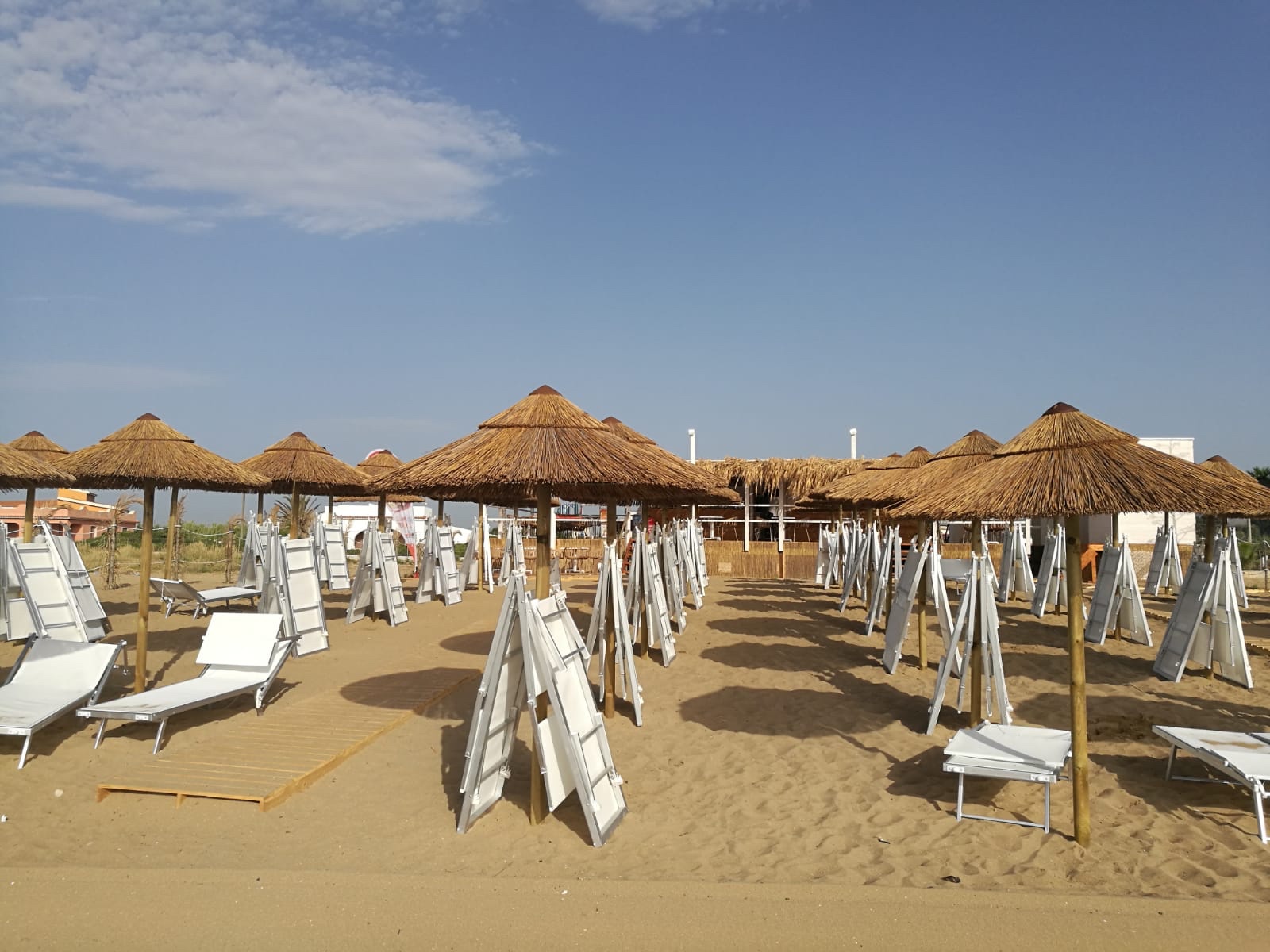 Spiaggia Calabernardo'in fotoğrafı plaj tatil beldesi alanı