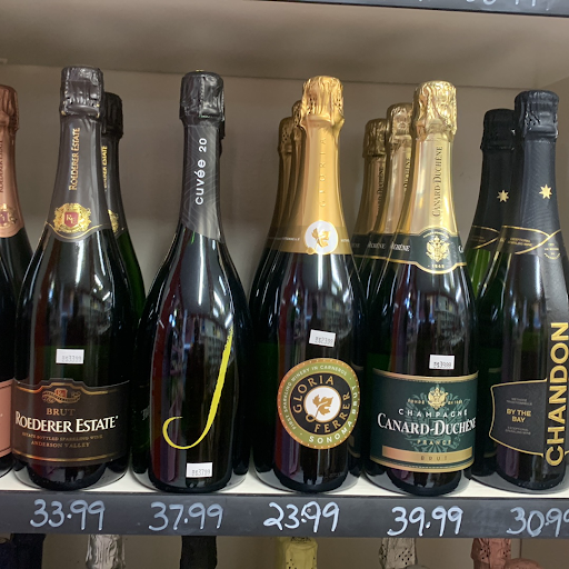 Liquor Store «Carhart Wines & Liquors», reviews and photos, 343 Mamaroneck Ave, White Plains, NY 10605, USA