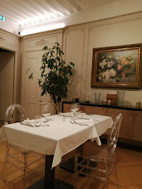 Atmosphère du Restaurant français Château du Souzy à Quincié-en-Beaujolais - n°12