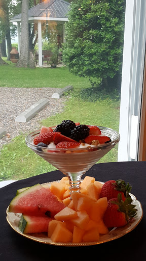 Lodge «The Farmhouse Inn», reviews and photos, 108 W Swan St, Centerville, TN 37033, USA